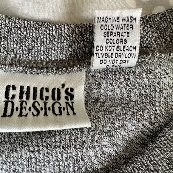 Chico’s Design black white gray sweatshirt pullover top size 1 (8) - Picture 7 of 9